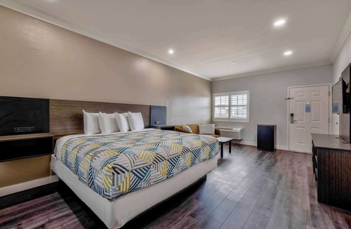 South Gate Hotel | Motel 6 South Gate, CA