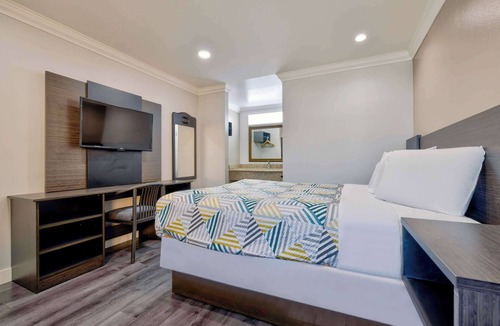 South Gate Hotel | Motel 6 South Gate, CA