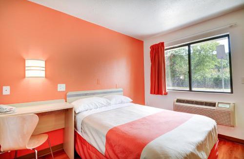 Southington Hotel | Motel 6-Southington, CT - Hartford