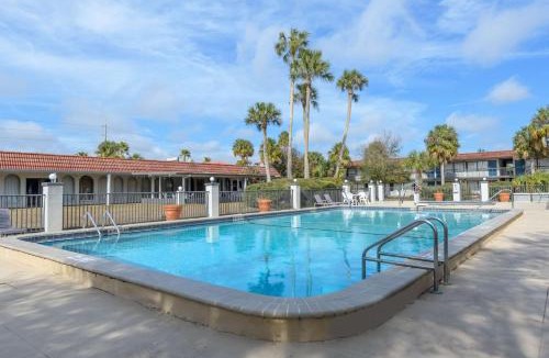 Weeki Wachee Hotel | Motel 6-Spring Hill, FL - Weeki Wachee