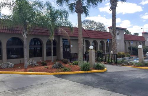 Weeki Wachee Hotel | Motel 6-Spring Hill, FL - Weeki Wachee