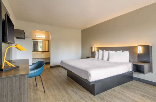 Weeki Wachee Hotel | Motel 6 Spring Hill, FL - Weeki Wachee