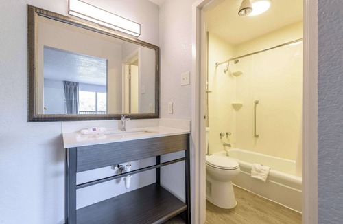 Weeki Wachee Hotel | Motel 6 Spring Hill, FL - Weeki Wachee
