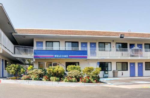 Springfield Hotel | Motel 6-Springfield, OR - Eugene North