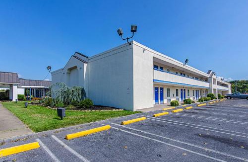 Staunton Hotel | Motel 6-Staunton, VA