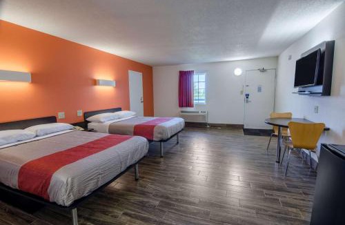 Staunton Hotel | Motel 6-Staunton, VA