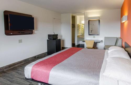 Staunton Hotel | Motel 6-Staunton, VA