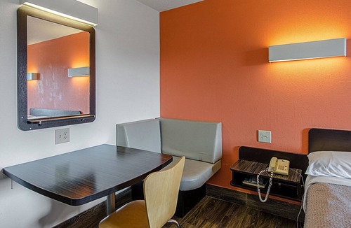 Staunton Hotel | Motel 6 Staunton, VA