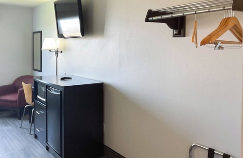 Stuart Hotel | Motel 6 Stuart, IA