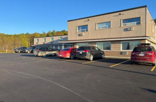Sudbury Hotel | Motel 6-Sudbury, ON