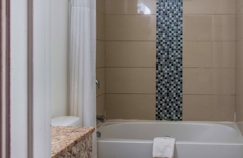 Sudbury Hotel | Motel 6 Sudbury, ON
