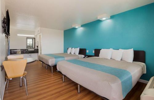 Temple Hotel | Motel 6-Temple, TX