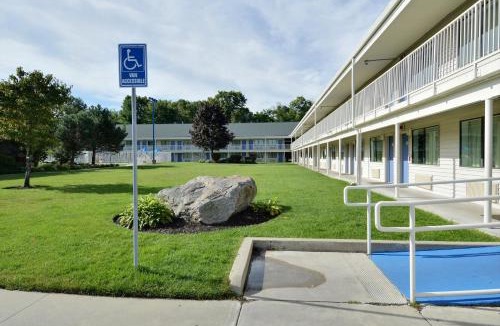 Tewksbury Hotel | Motel 6-Tewksbury, MA - Boston