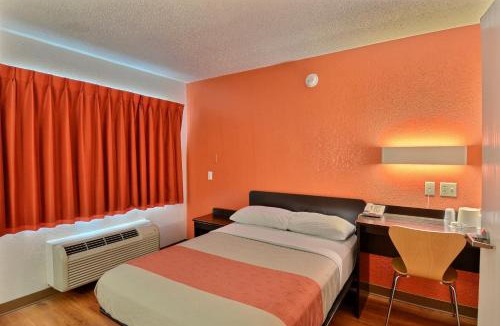 Tewksbury Hotel | Motel 6-Tewksbury, MA - Boston