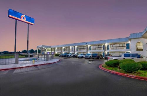 Texarkana Hotel | Motel 6 Texarkana, TX