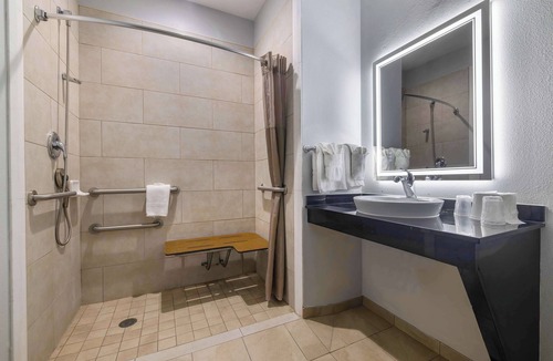 Texas City Hotel | Motel 6 Texas City, TX - I-45 South