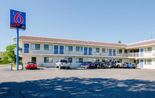 Dupont Hotel | Motel 6 Thornton