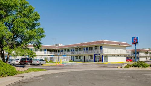 Dupont Hotel | Motel 6 Thornton