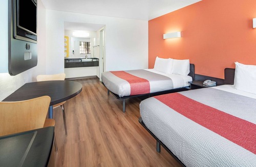Thousand Oaks Hotel | Motel 6 Thousand Oaks, CA