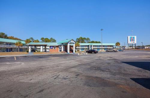 Tifton Hotel | Motel 6-Tifton, GA