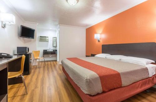 Tremonton Hotel | Motel 6 Tremonton, Utah