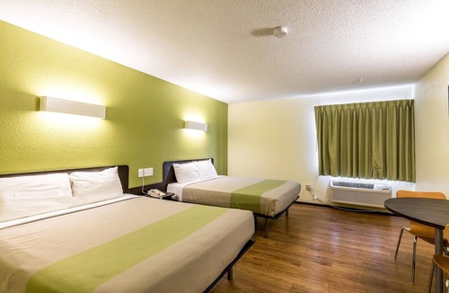 Troy Hotel | Motel 6 Troy, IL