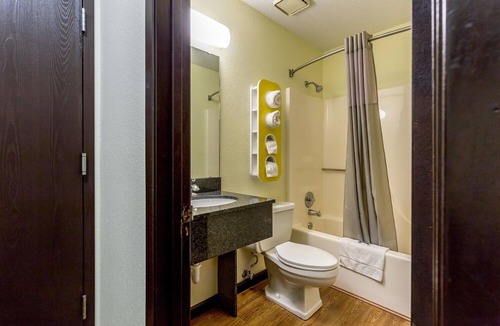 Troy Hotel | Motel 6 Troy, IL