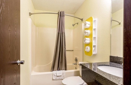 Troy Hotel | Motel 6 Troy, IL