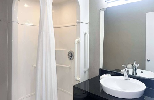 Tulare Hotel | Motel 6 Tulare, CA