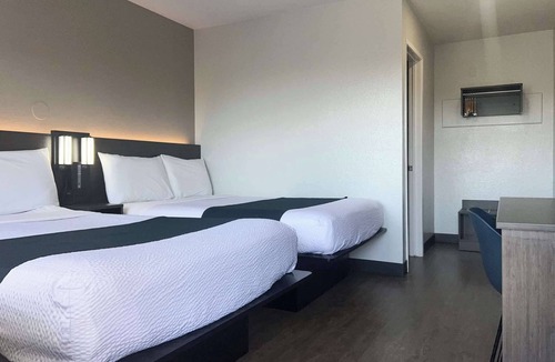 Tulare Hotel | Motel 6 Tulare, CA