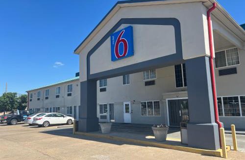 Tulsa Hotel | Motel 6 Tulsa, OK Airport