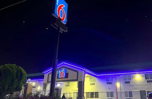 Tulsa Hotel | Motel 6 Tulsa, OK Airport