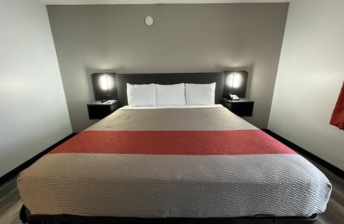 Urbana Hotel | Motel 6 Urbana, IL