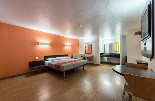 Uvalde Hotel | Motel 6 Uvalde, TX