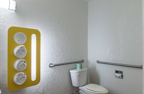 Uvalde Hotel | Motel 6 Uvalde, TX
