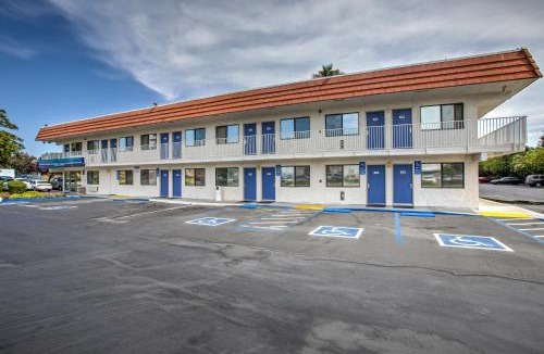 Nut Tree Hotel | Motel 6-Vacaville, CA