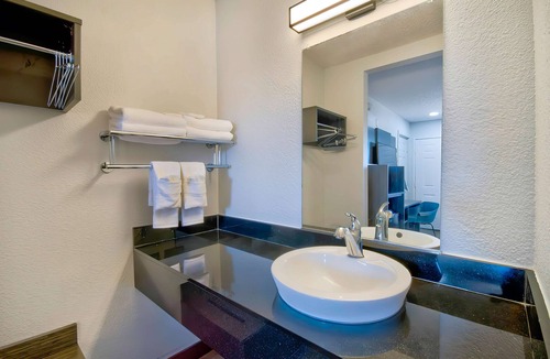 Vallejo Hotel | Motel 6 Vallejo, CA - Six Flags West