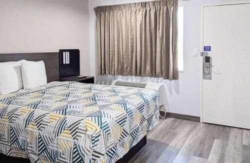 Victoria Hotel | Motel 6 Victoria, TX