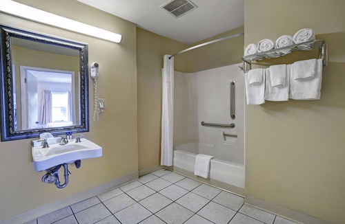 Washington Hotel | Motel 6 Washington, PA