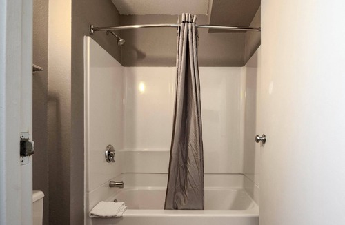 Wethersfield Hotel | Motel 6 Wethersfield, CT - Hartford