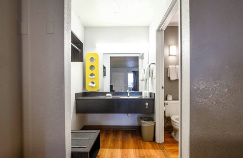 Wethersfield Hotel | Motel 6 Wethersfield, CT - Hartford