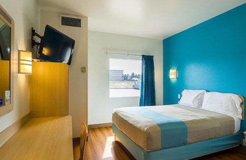 Wheatland Hotel | Motel 6-Wheatland, WY