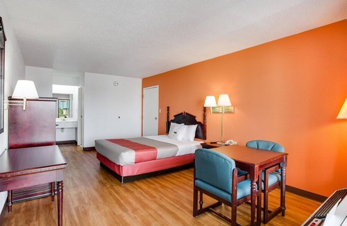 White House Hotel | Motel 6 White House, TN