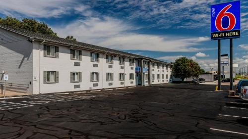 Wichita Hotel | Motel 6-Wichita, KS