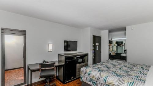 Wichita Hotel | Motel 6-Wichita, KS