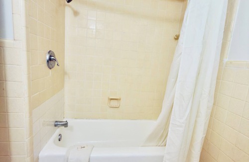 Williamston Hotel | Motel 6 Williamston, NC – Highway 17
