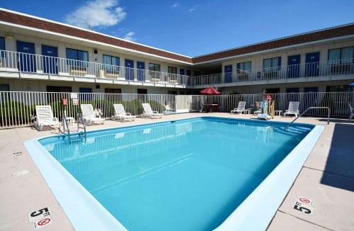 Windsor Locks Hotel | Motel 6-Windsor Locks, CT - Hartford