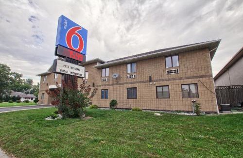 Windsor Hotel | Motel 6-Windsor, ON