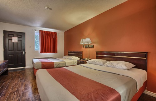 Windsor Hotel | Motel 6 Windsor, ON