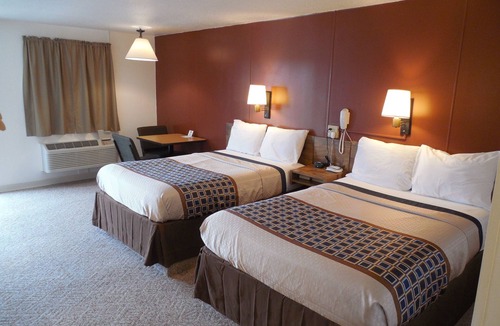 High Hill Hotel | Motel 70